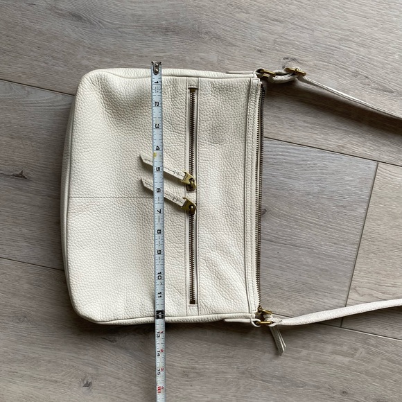 Like New! Fossil White Crossbody Bag - Picture 10 of 16